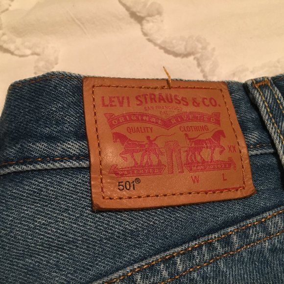 Levi's 501 Shorts - Picture 4 of 4